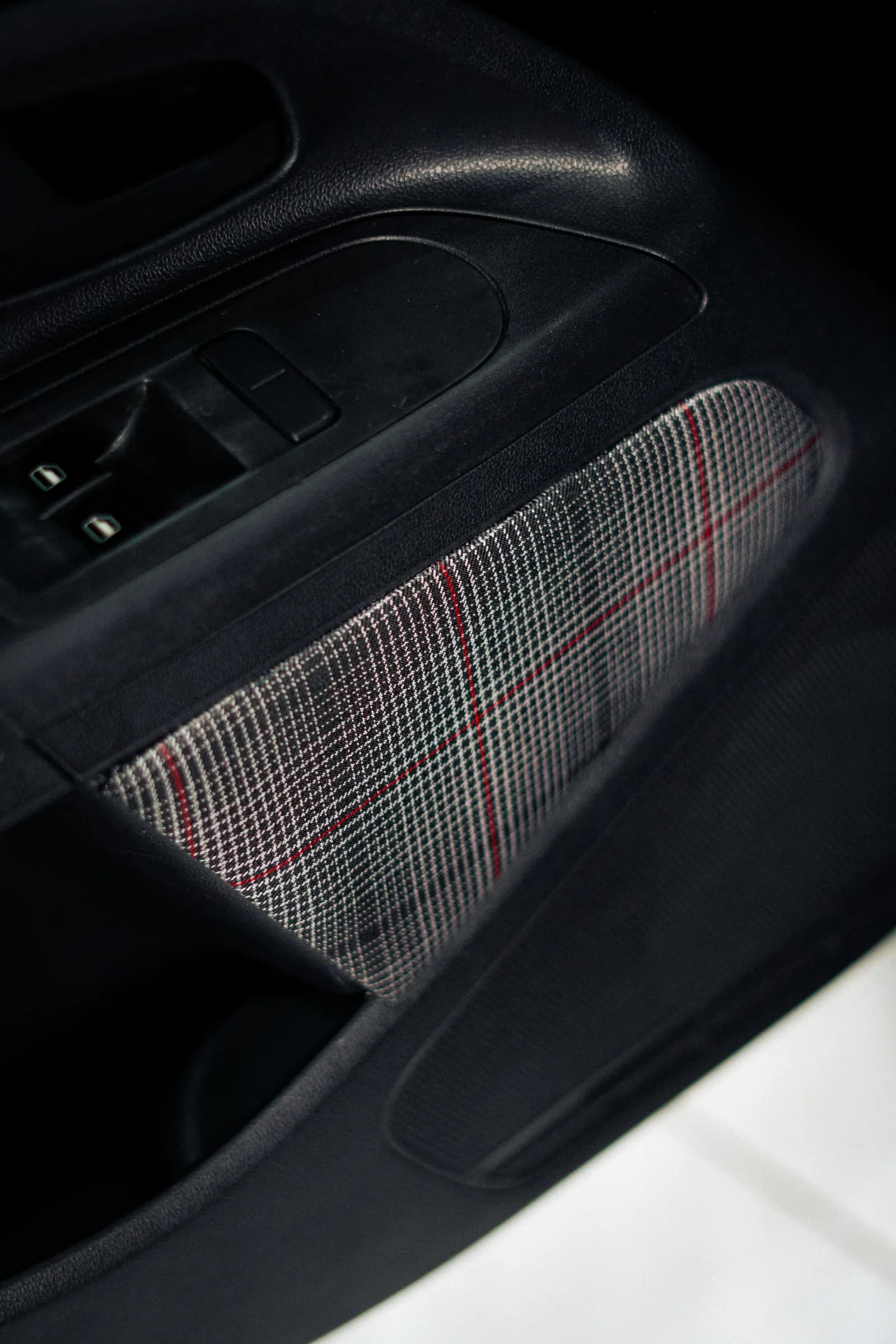 Porta de Volkswagen up! com revestimento xadrez